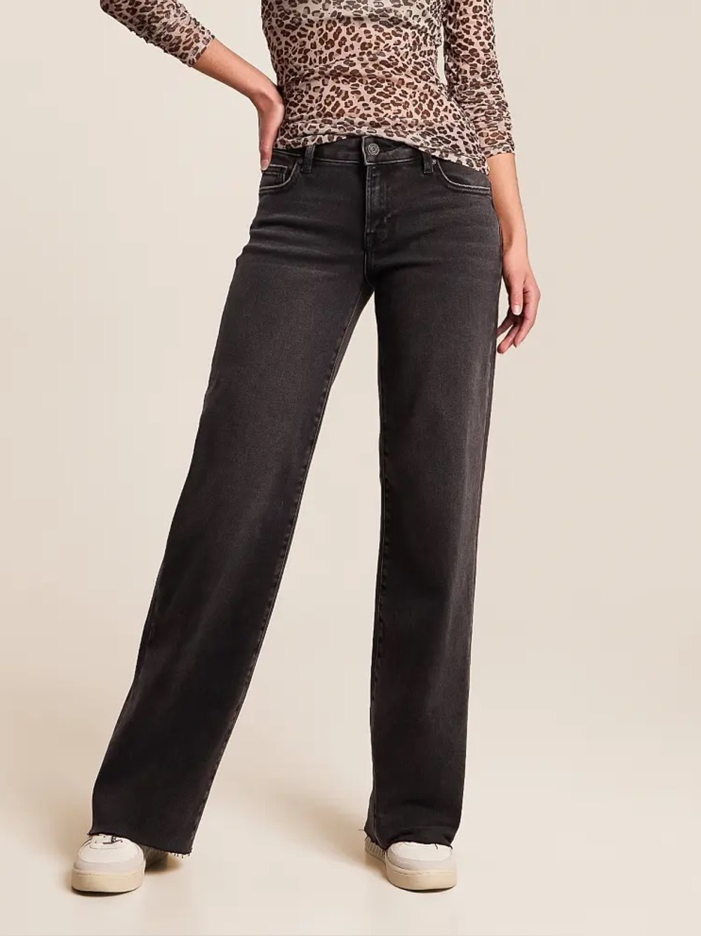 Hidden mid rise Blake Dad Jean in black size 26